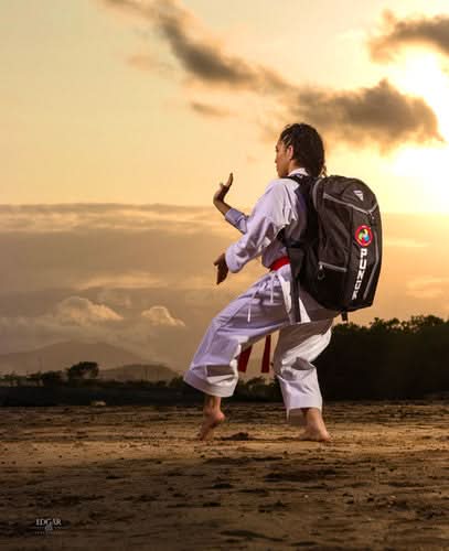 MOCHILA NEGRA PUNOK COMPETICIÓN WKF