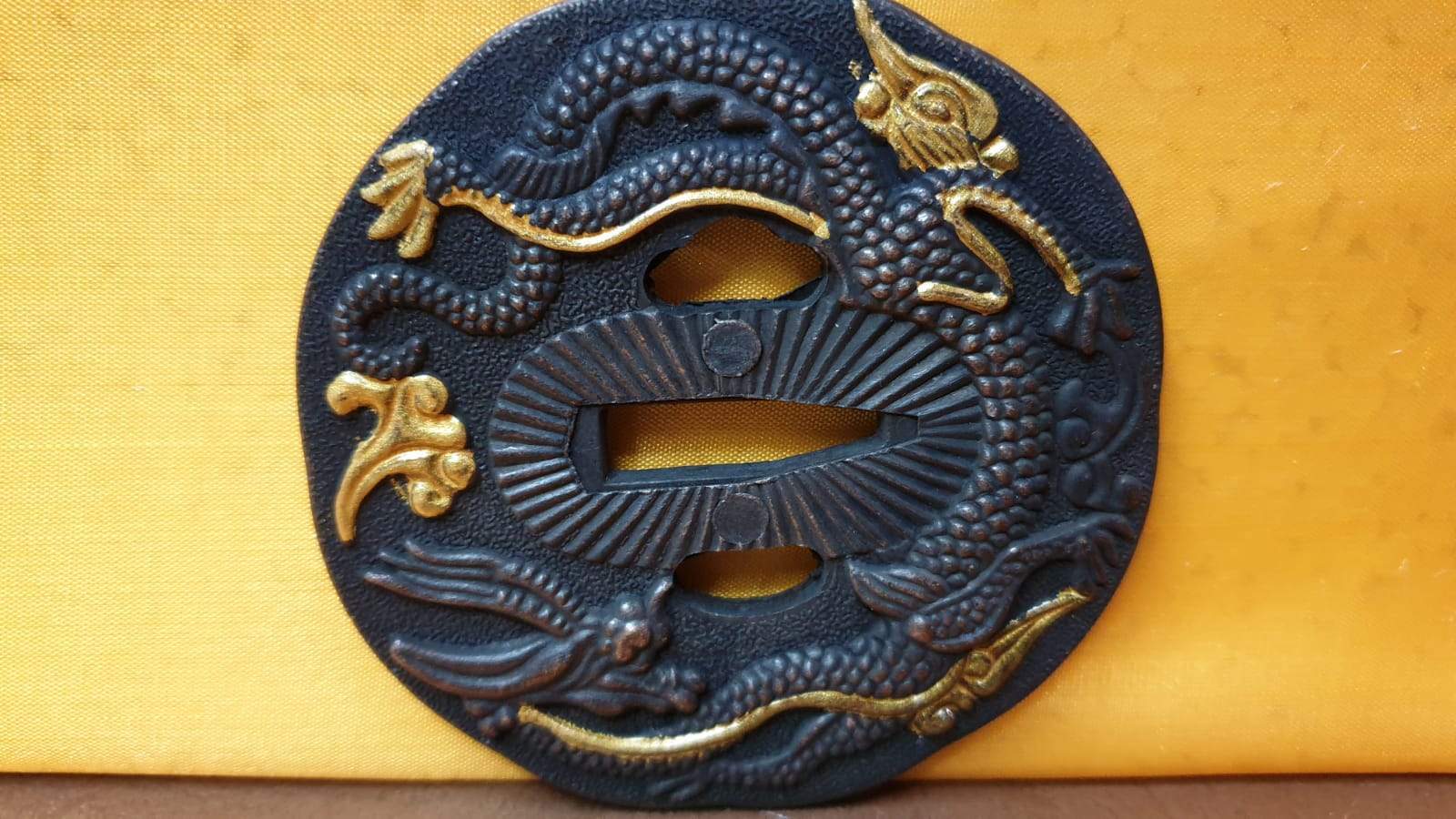 Katana Acero de Damasco  con funda, caja, 2 tsubas y kit de limpieza