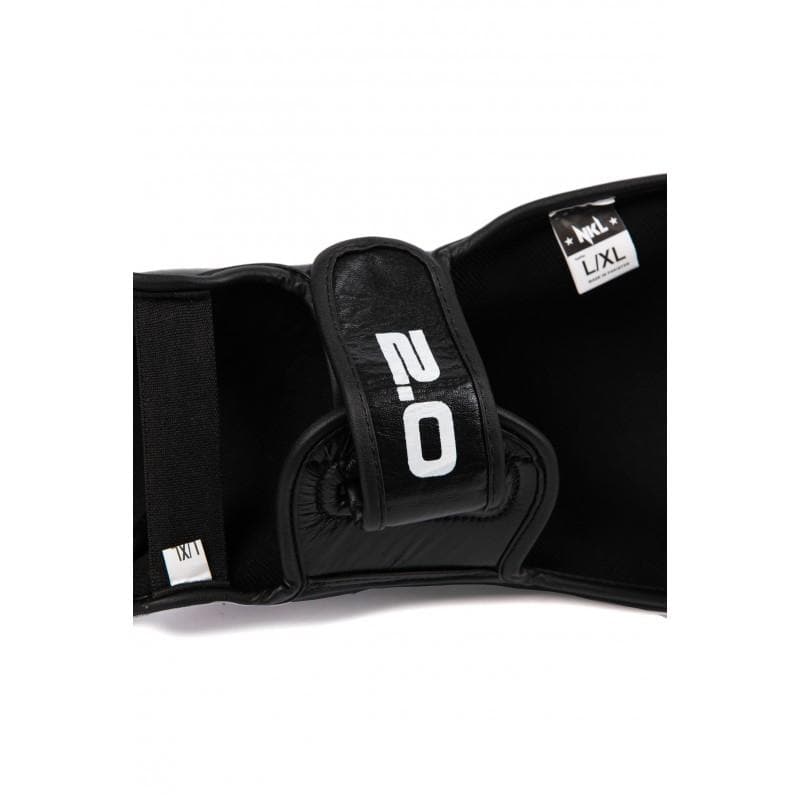 Espinillera con empeine kick boxing BACK DOG 2+ piel de bufalo Negras