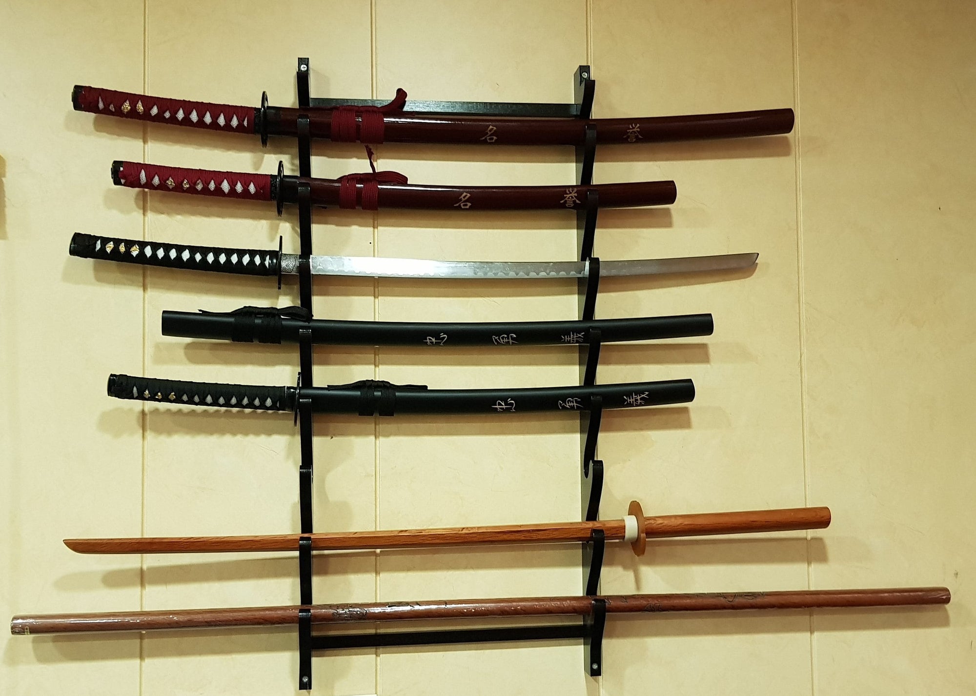 Armero de pared para 8 espadas