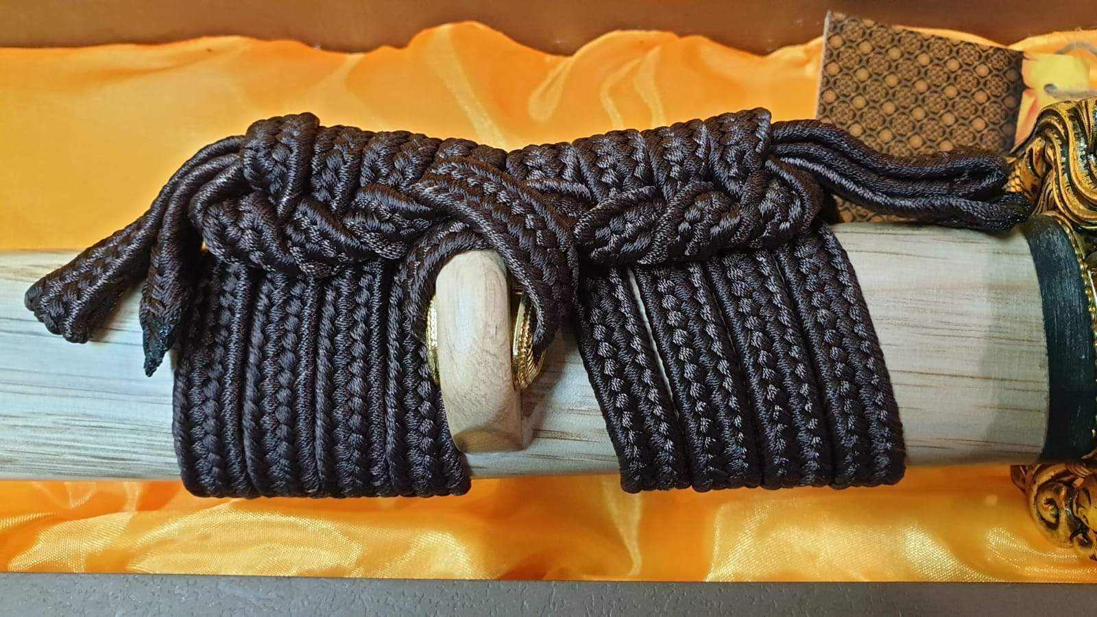 Katana Acero de Damasco  con funda, caja, 2 tsubas y kit de limpieza